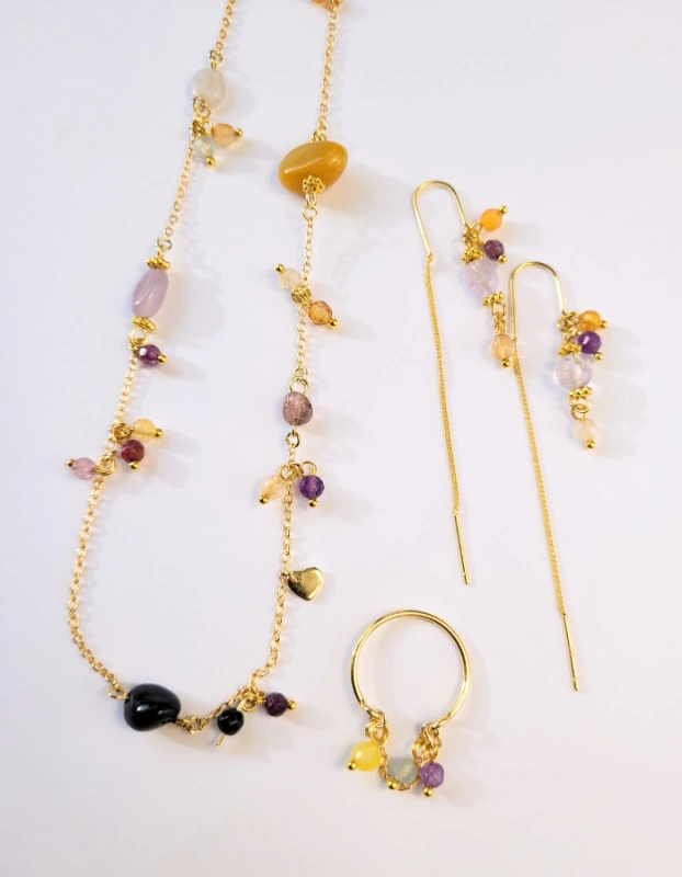 Pozlátený prsteň z kolekcie Violetta s farebnými minerálmi 4