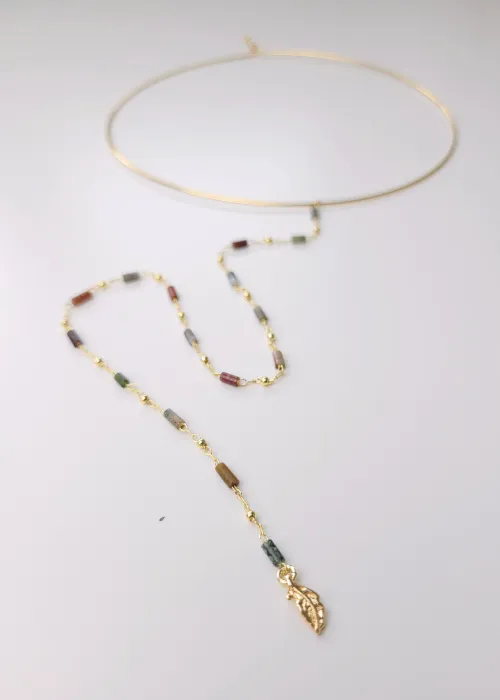 Pozlátená obruč - náhrdeľník z kolekcie Spektrum s úlomkami prírodných kameňov Fluorit