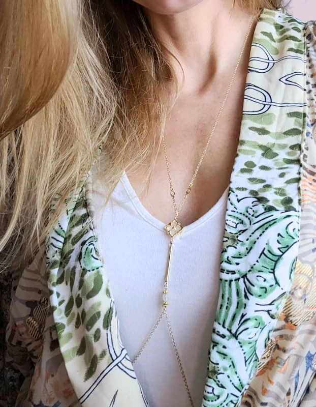 Celotelový pozlátený šperk Deň